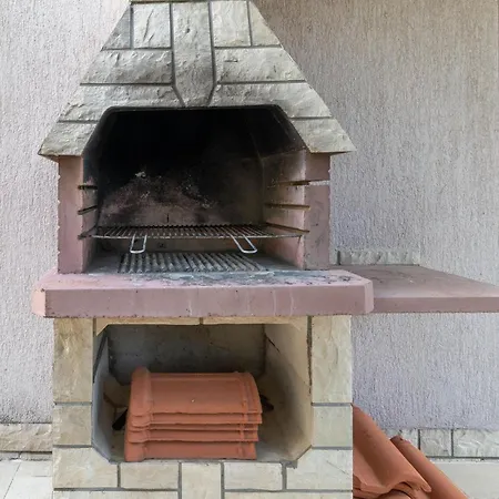 1 Bedroom Cozy In Appartamento Jadranovo
