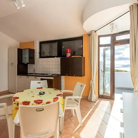 Apartment 1 Bedroom Cozy In Jadranovo