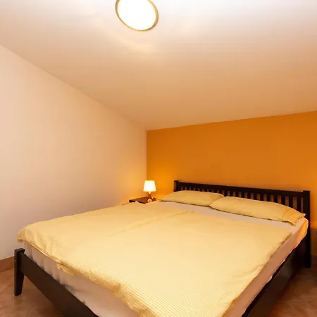 1 Bedroom Cozy In