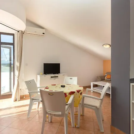 1 Bedroom Cozy In *