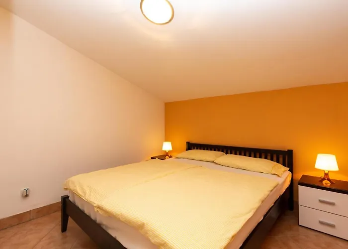 1 Bedroom Cozy In