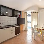 דירה 1 Bedroom Cozy In
