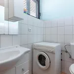 1 Bedroom Cozy In דירה
