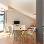 1 Bedroom Cozy In *