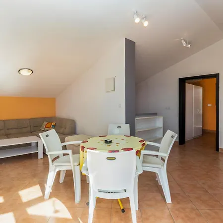 1 Bedroom Cozy In *