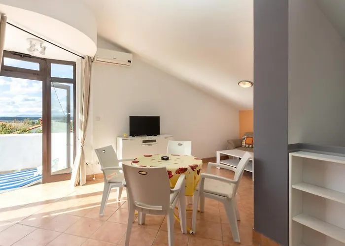 1 Bedroom Cozy In *